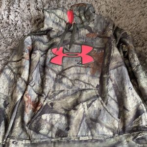 Under Armor Women’s Camo Hunting Jacket!